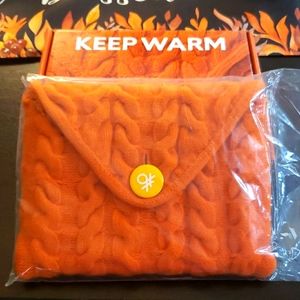 NWT Benetton iPad cable knitted case